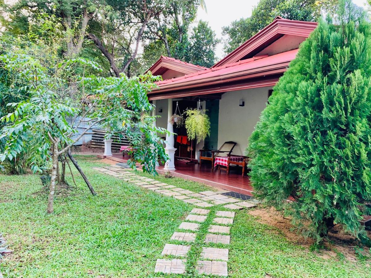 Lal Home Stay Sigiriya Exteriör bild